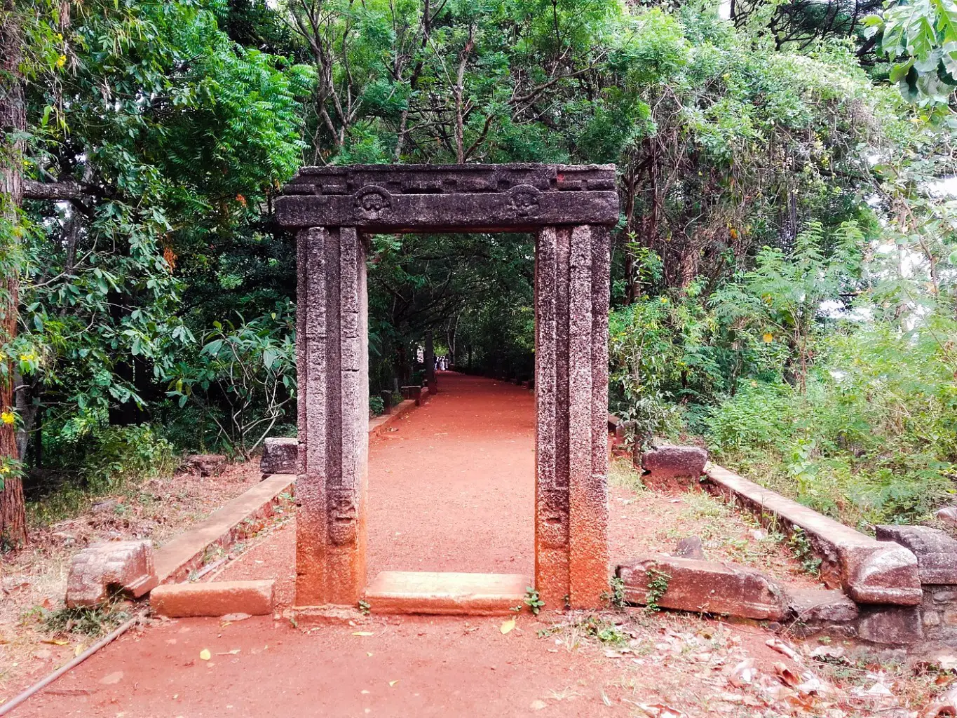 Nalanda-Gedige-Entrance