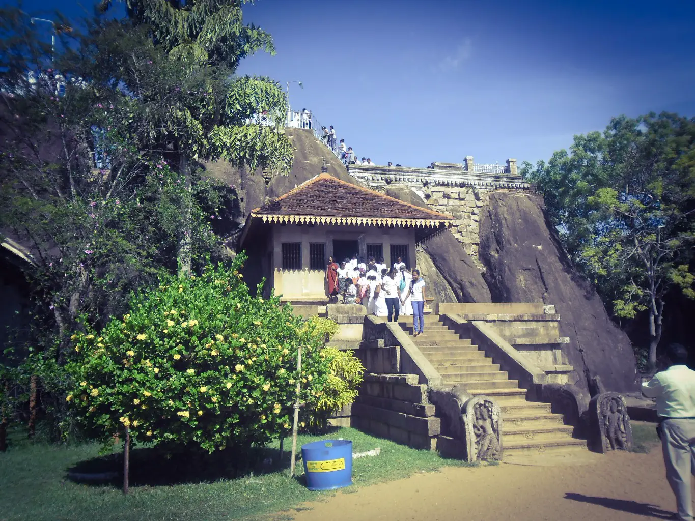 Isurumuniya-Temple-9