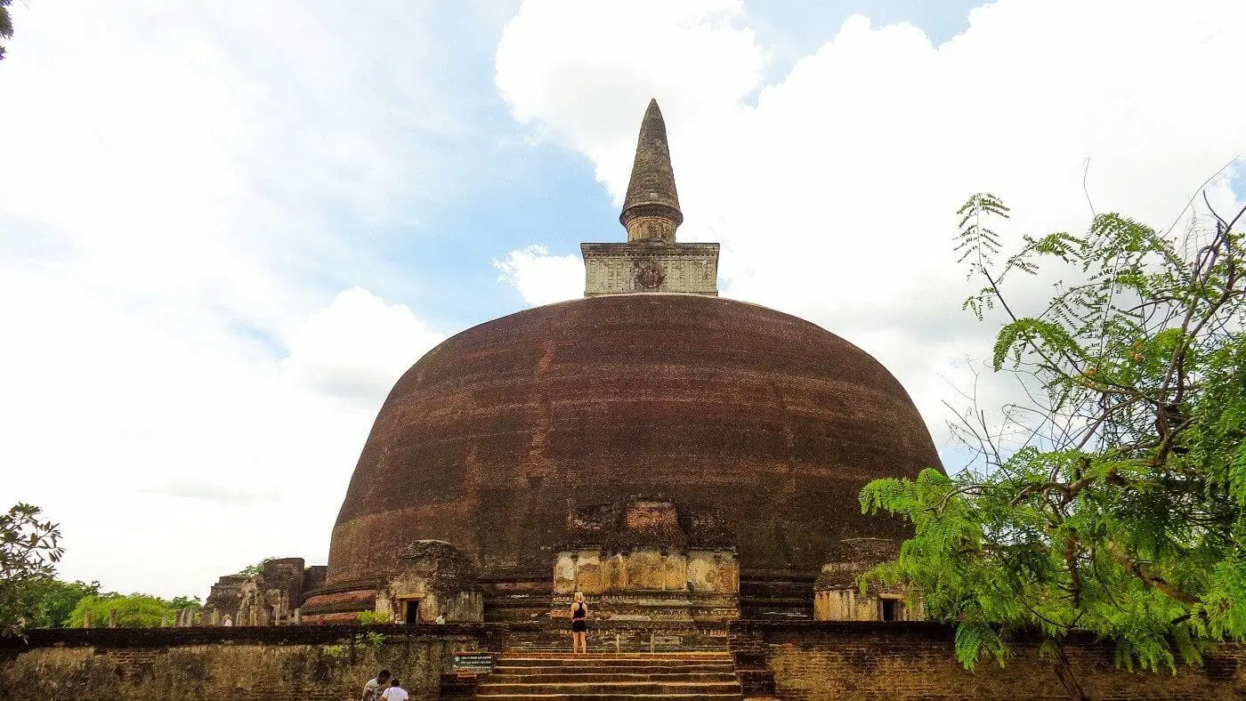 Rankoth Vehera - Polonnaruwa