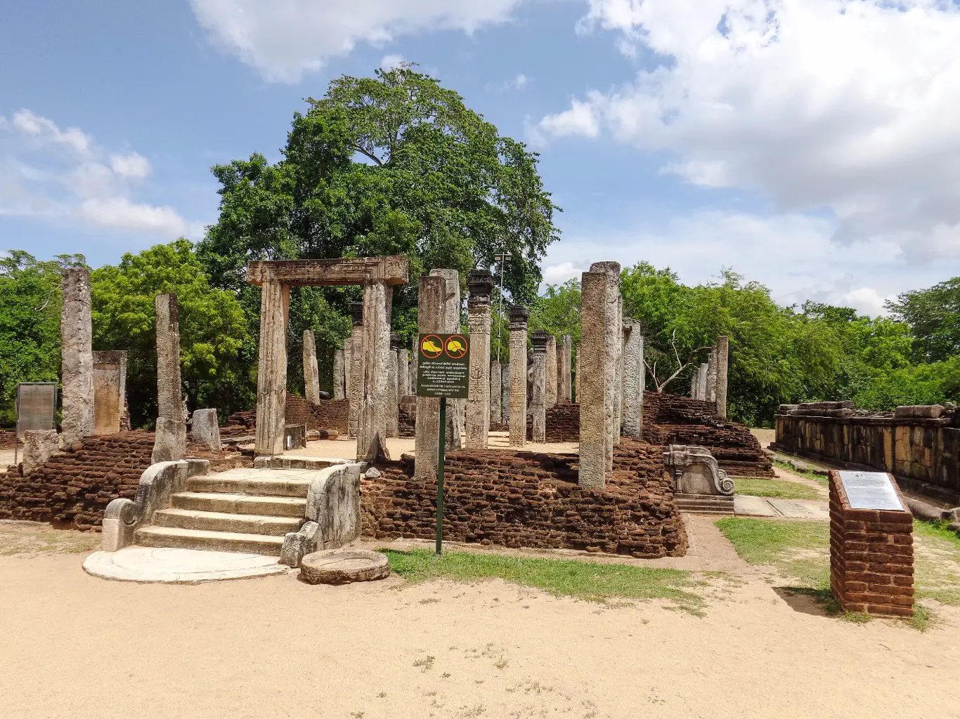 Atadage-Ancient-City-of-Polonnaruwa-2