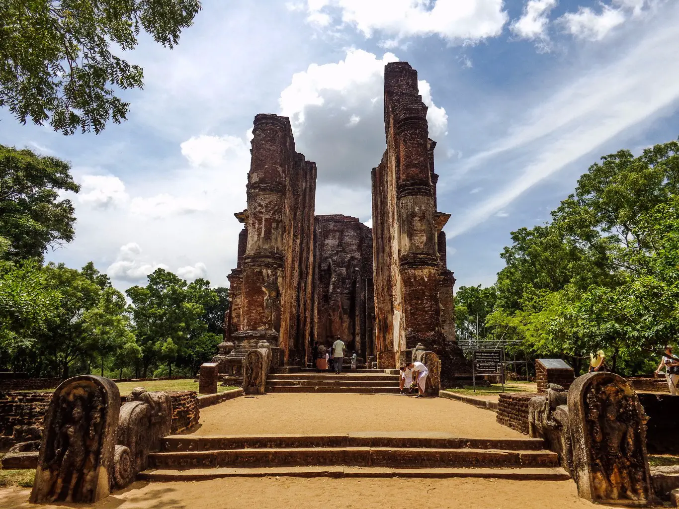 Lankathilaka-Vihara-Polonnaruwa