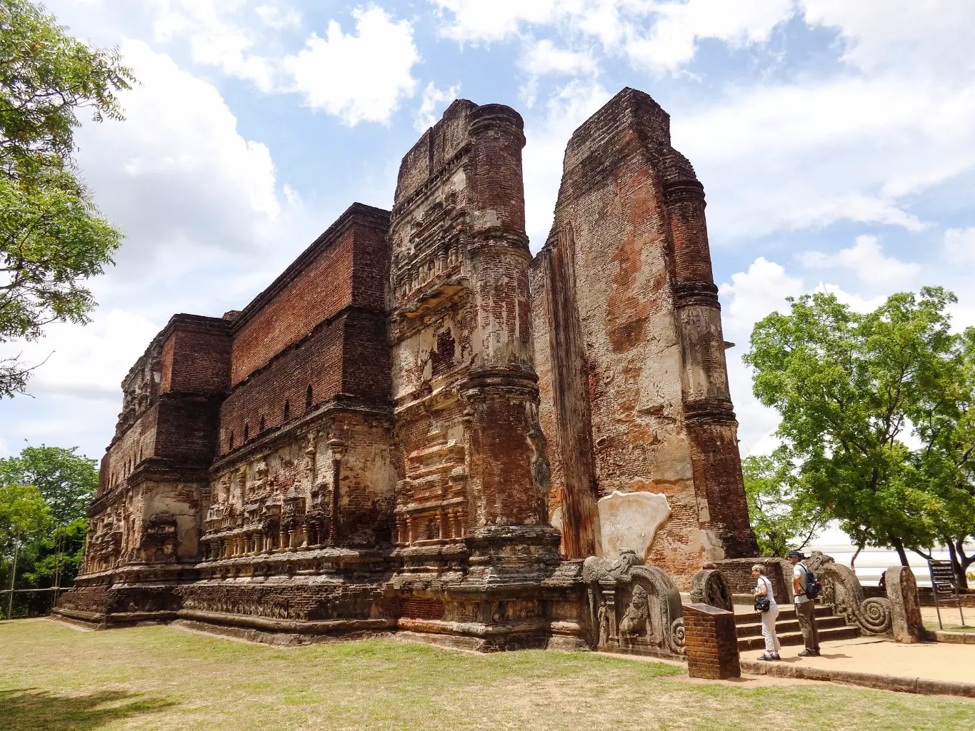 Lankathilaka-Viharaya-Ancient-city-of-polonnaruwa
