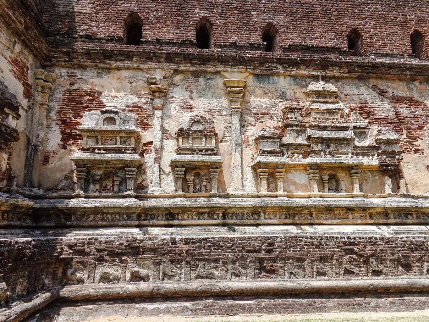 Lankathilaka-Viharaya-Polonnaruwa-1