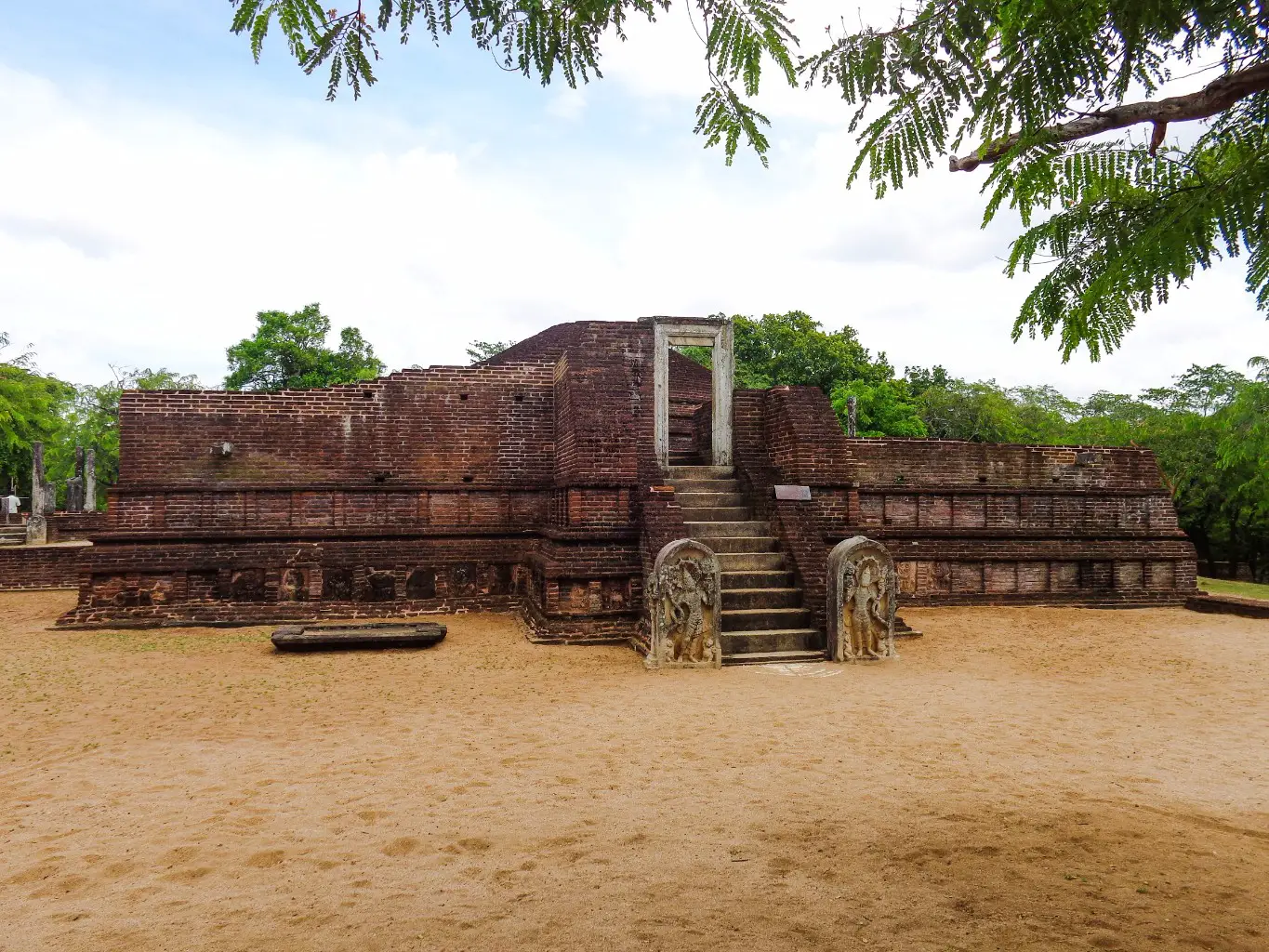 Manik-Vehera-Ancient-City-of-Polonnaruwa-15