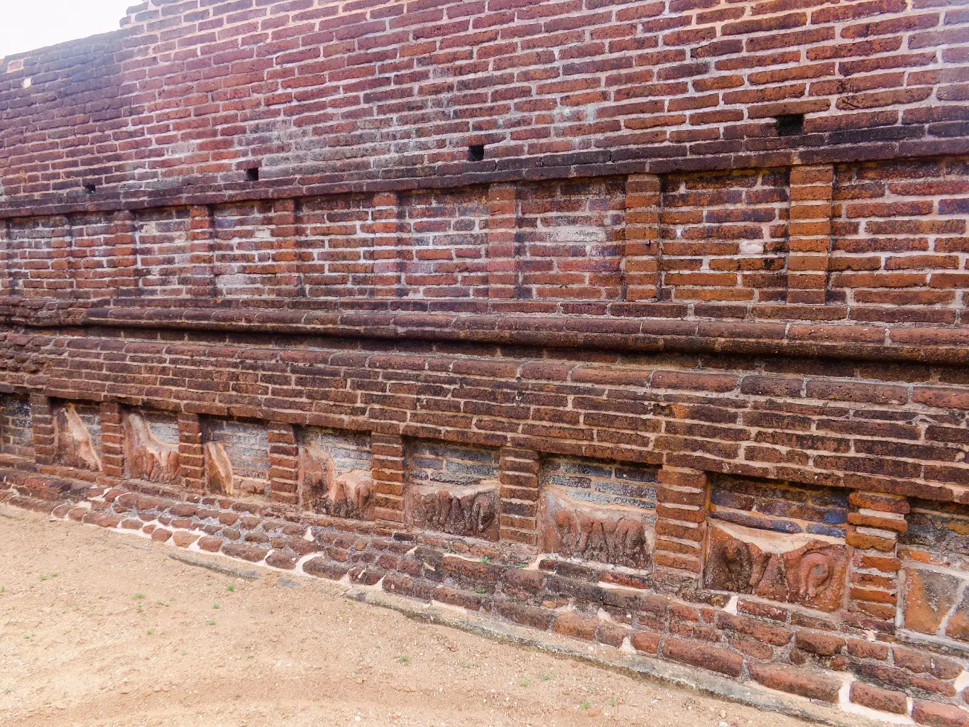 Manik-Vehera-Ancient-City-of-Polonnaruwa-26