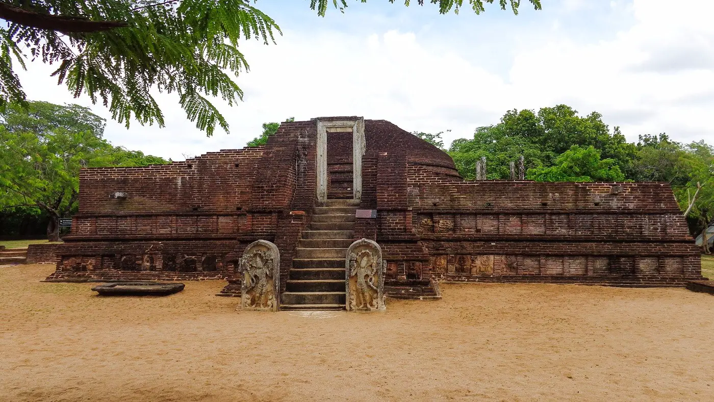 Manik-Vehera-Ancient-City-of-Polonnaruwa-27