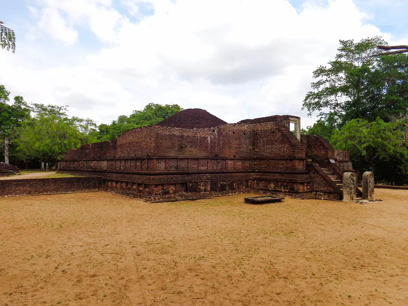Manik-Vehera-Ancient-City-of-Polonnaruwa-4