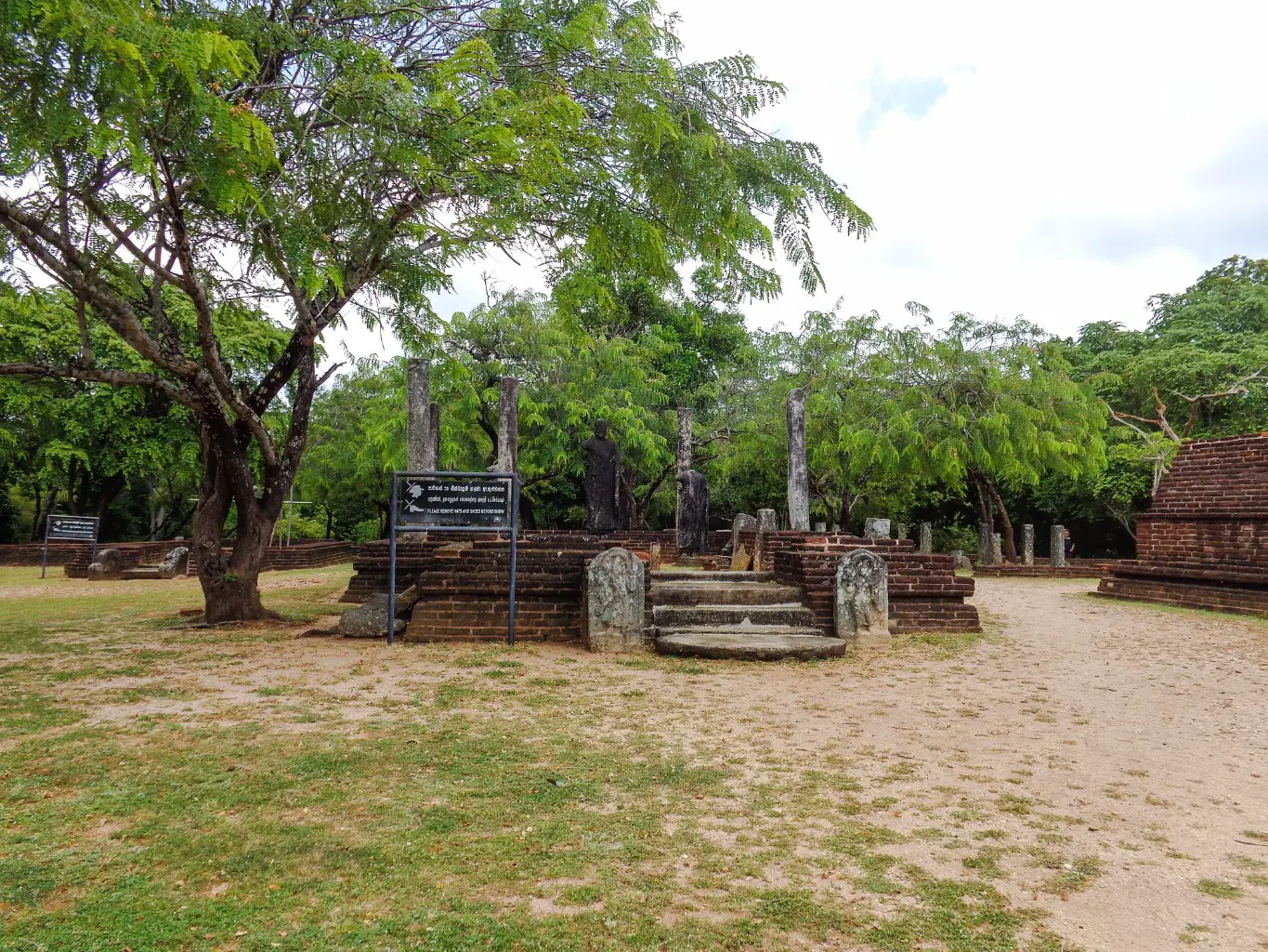Manik-Vehera-Ancient-City-of-Polonnaruwa-7