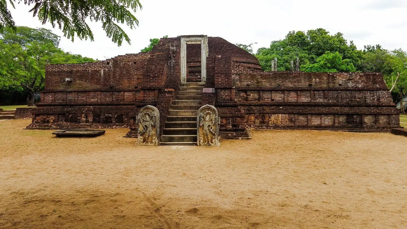 Menik Vehera - Polonnaruwa