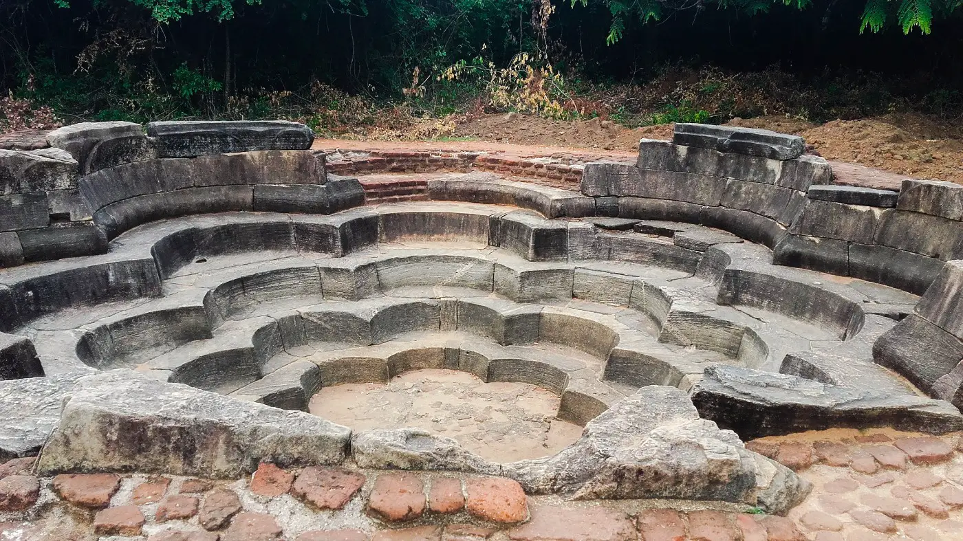 Nelum-Pokuna-Polonnaruwa-1