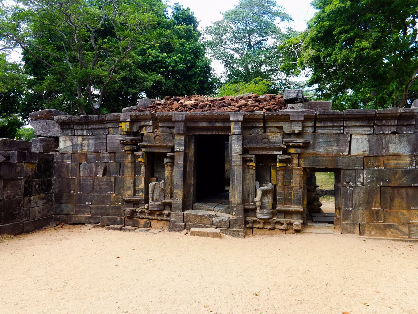 Shiwa-Dewalaya-No.01-Polonnaruwa-1