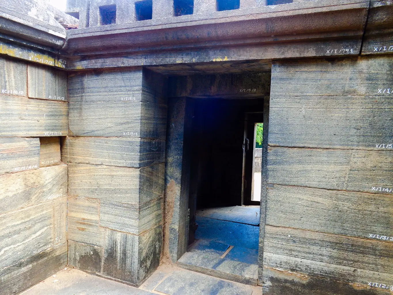 Shiwa-Dewalaya-No.01-Polonnaruwa-12