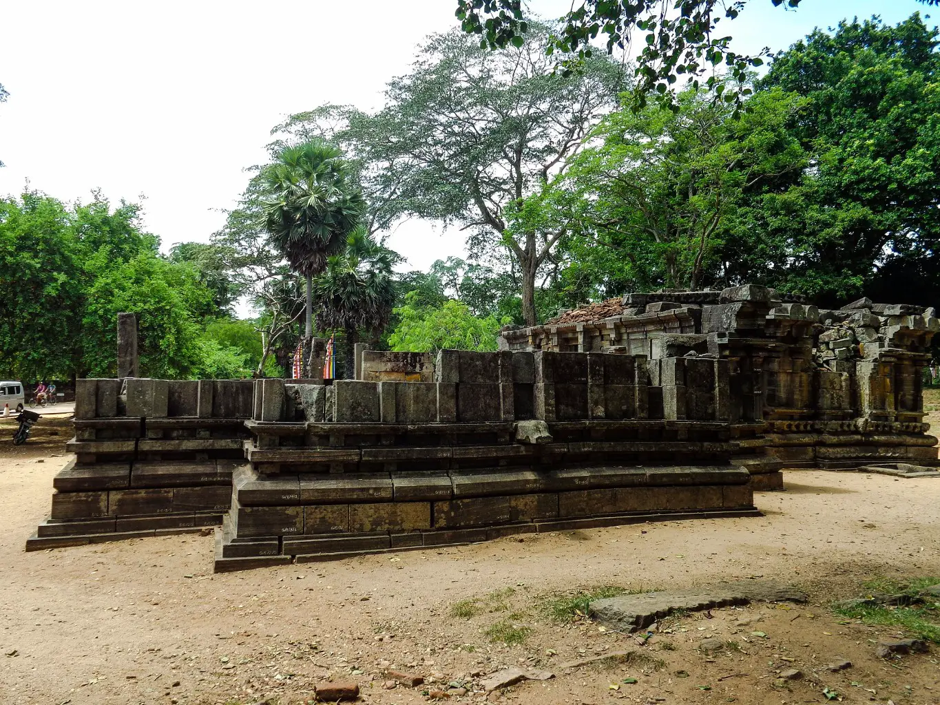 Shiwa-Dewalaya-No.01-Polonnaruwa-2