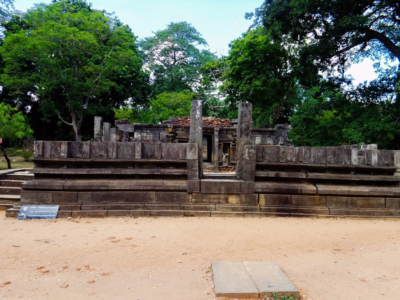 Shiwa-Dewalaya-No.01-Polonnaruwa-5