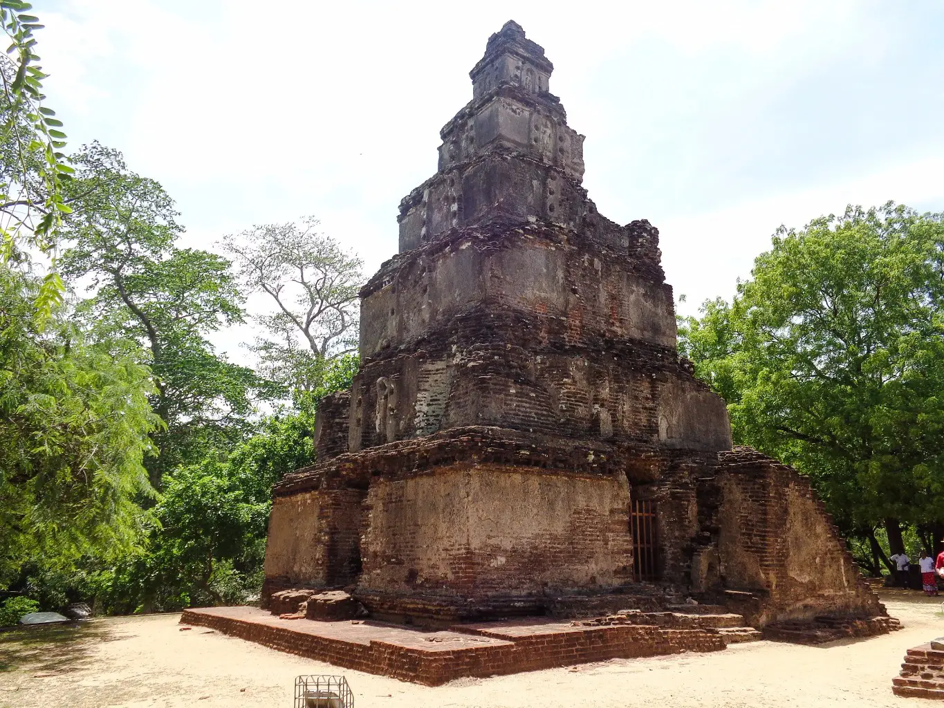 Satmahal-Prasada-Polonnaruwa-1