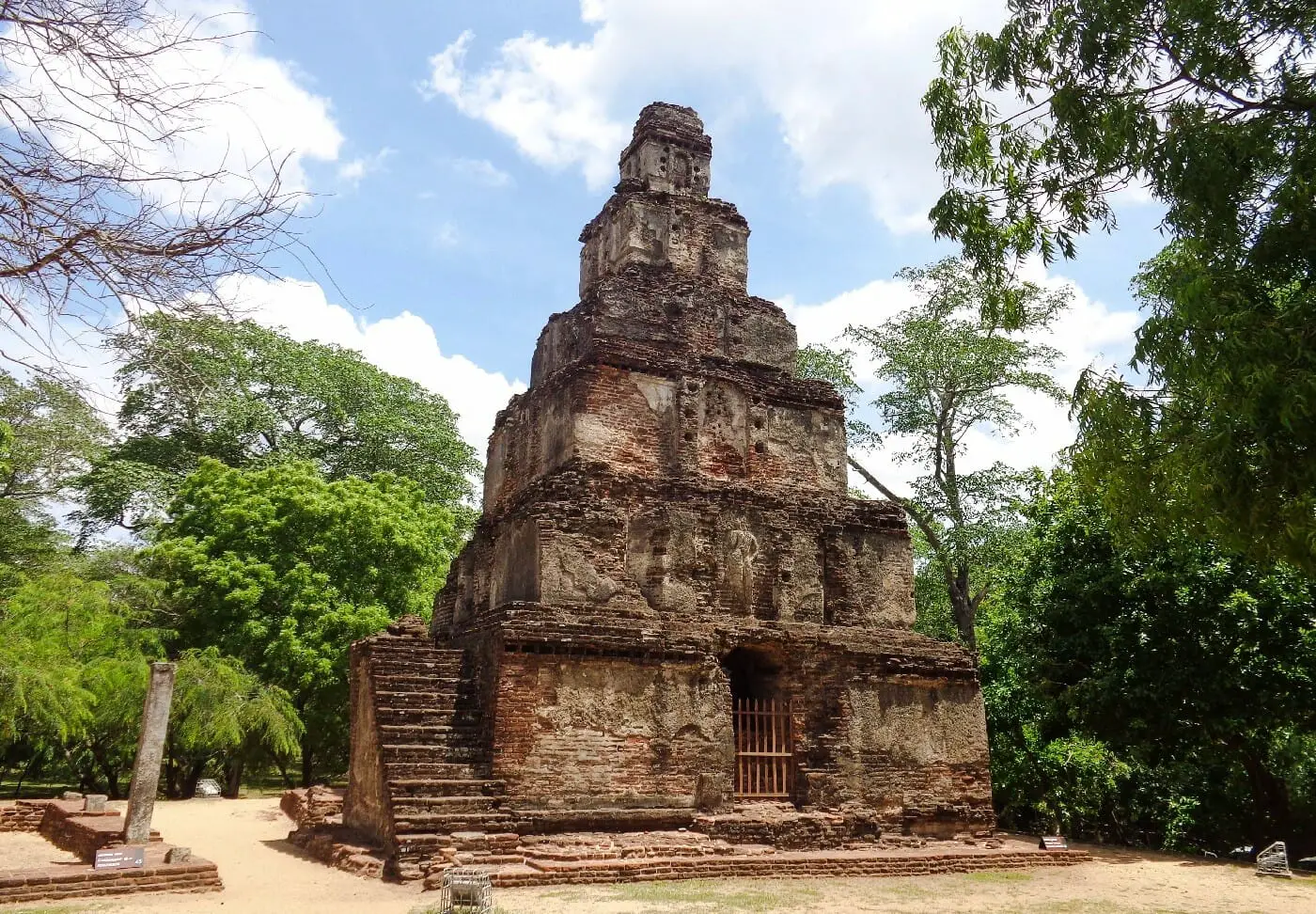 Satmahal-Prasada-Polonnaruwa-3