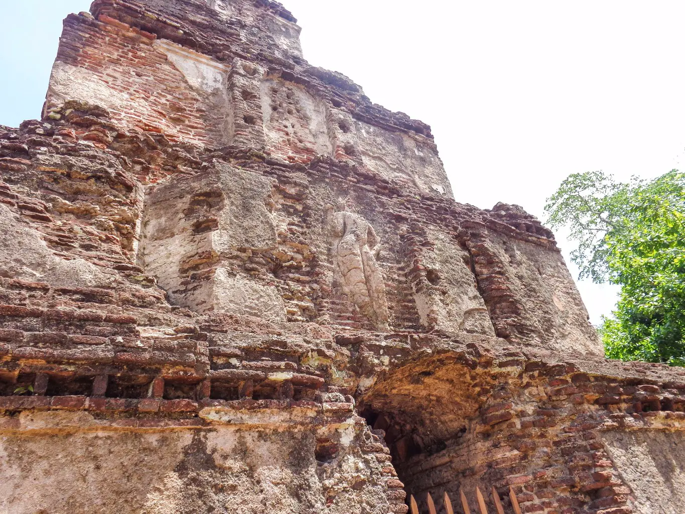 Satmahal-Prasada-Polonnaruwa-5