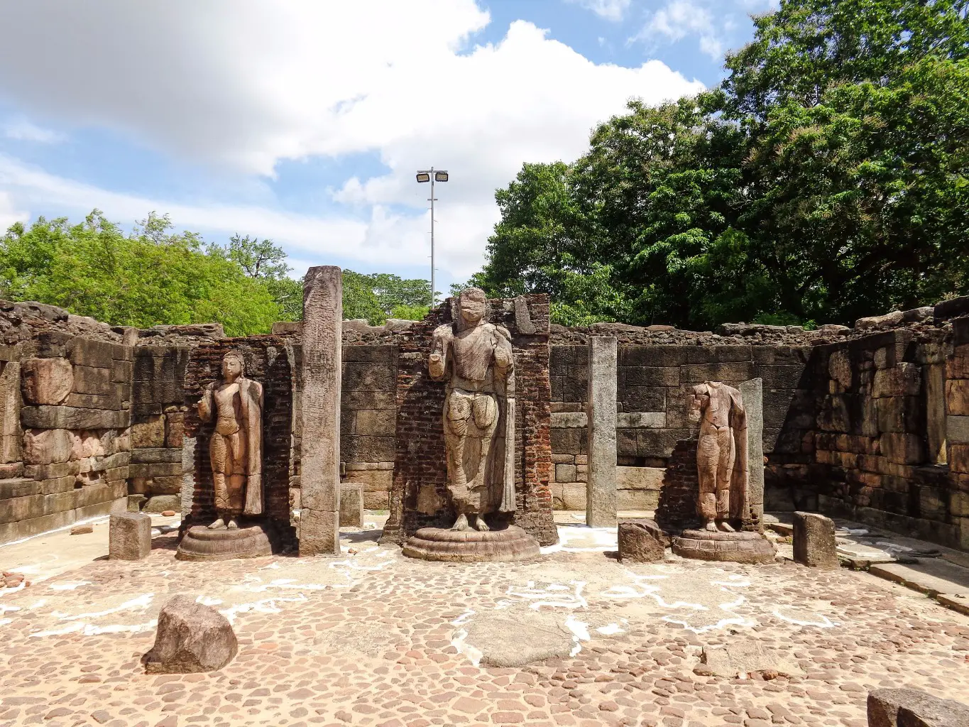Hatadageya-Polonnaruwa-1