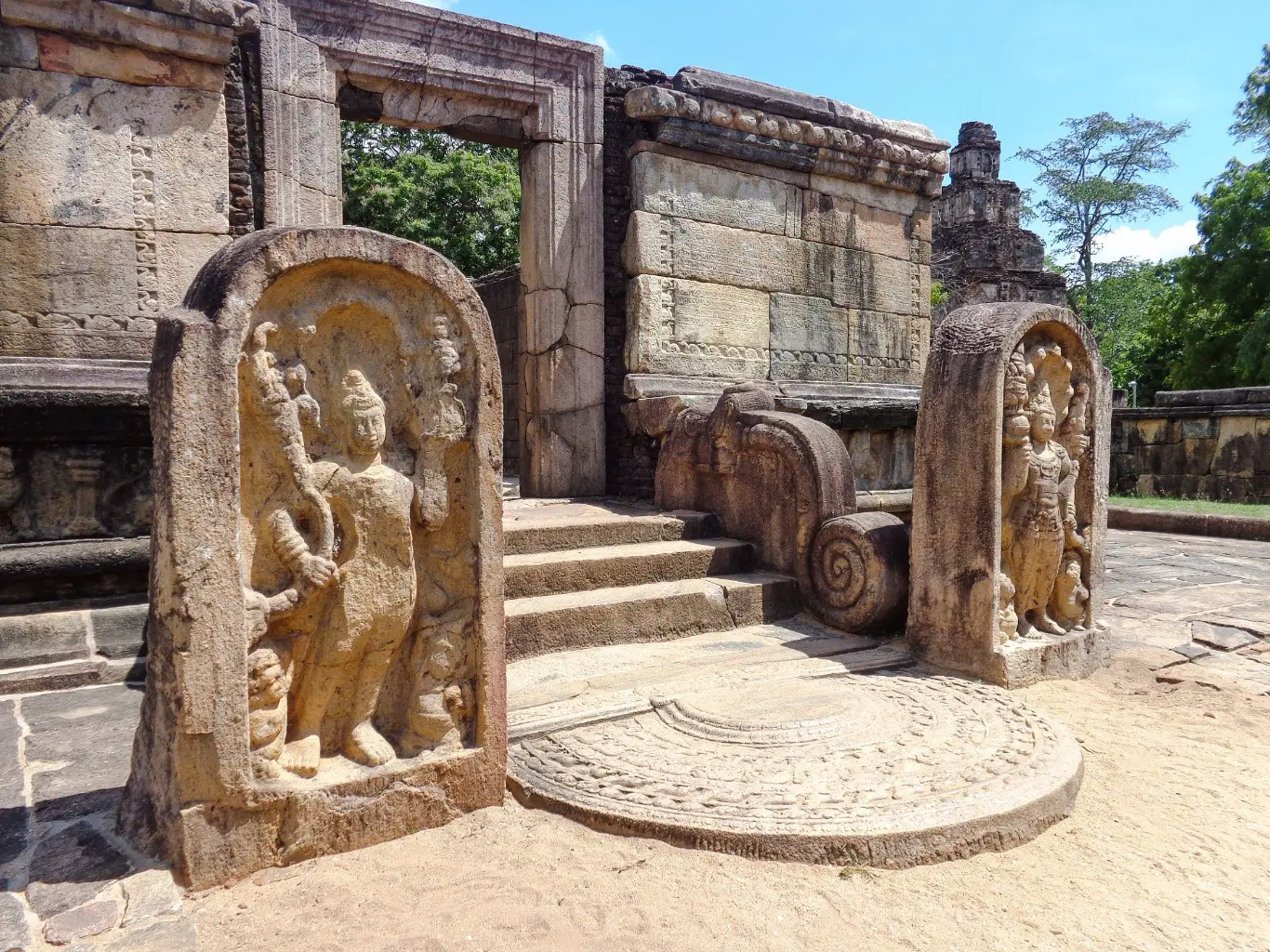 Hatadageya-Polonnaruwa-3