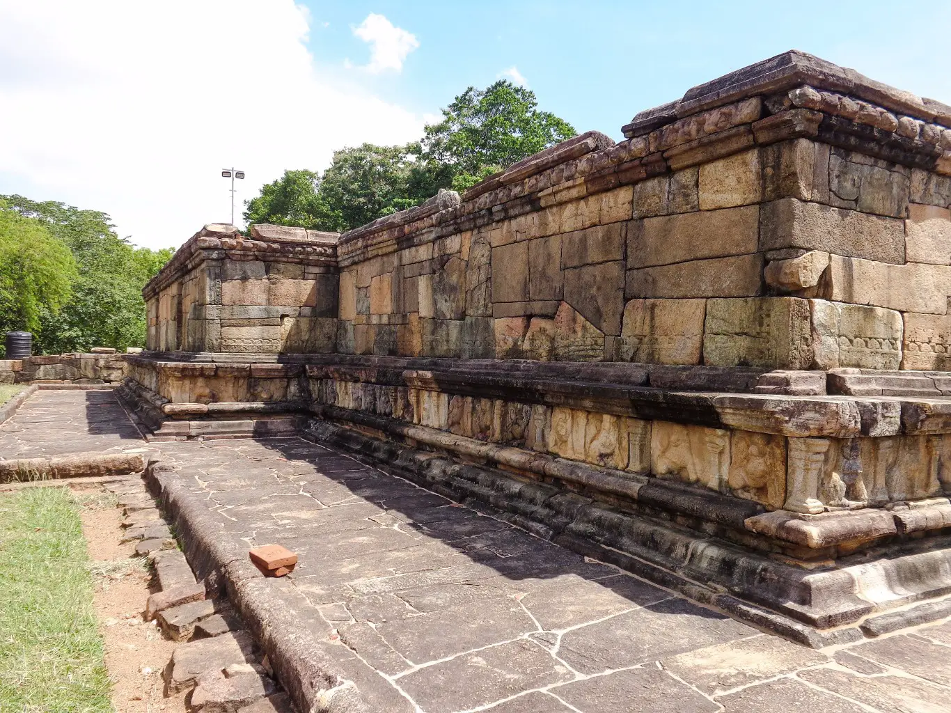Hatadageya-Polonnaruwa-4