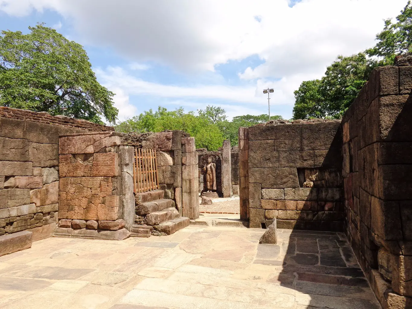 Hatadageya-Polonnaruwa-5