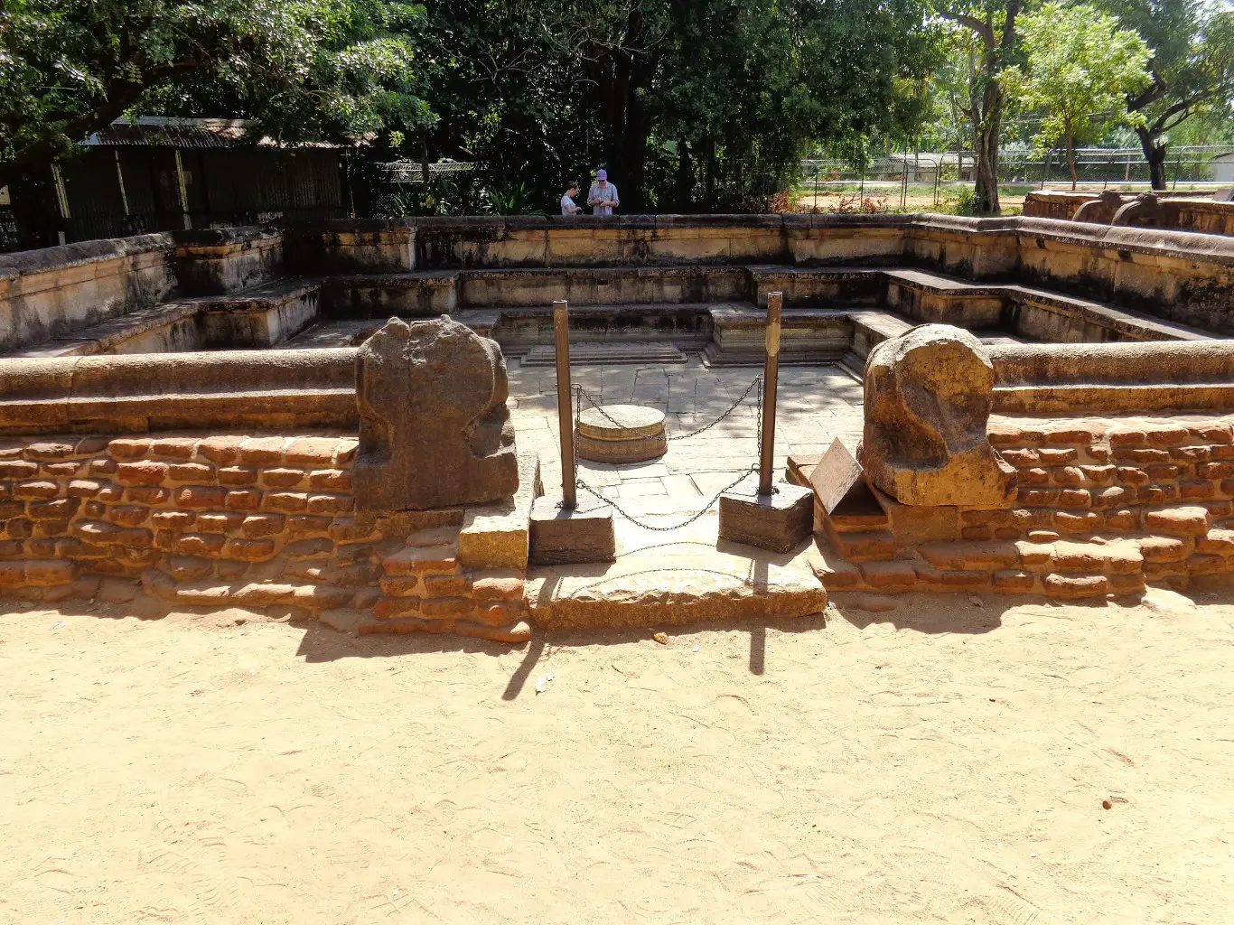 Kumara-Pokuna-Polonnaruwa-7