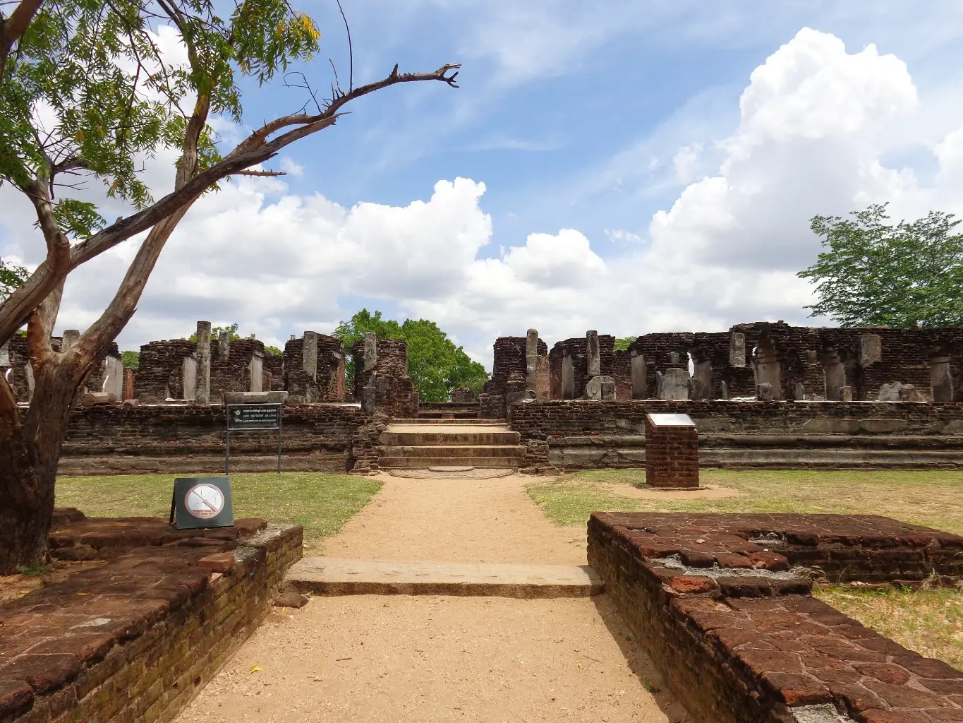 Baddhasima-Prasadaya-Ancient-City-of-Polonnaruwa-3