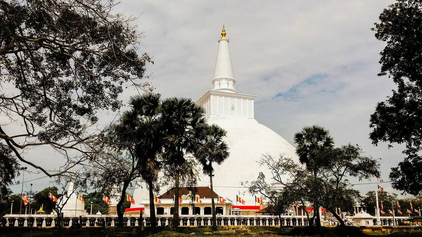 Ruwanwelisaya-Stupa-Anuradhapura-Atamasthana