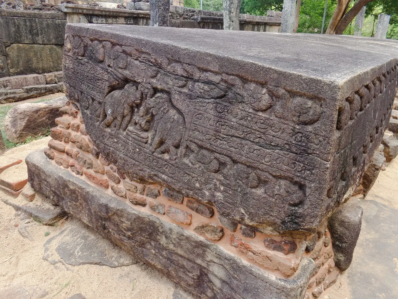 Gal-Potha-Polonnaruwa-Nissankamalla