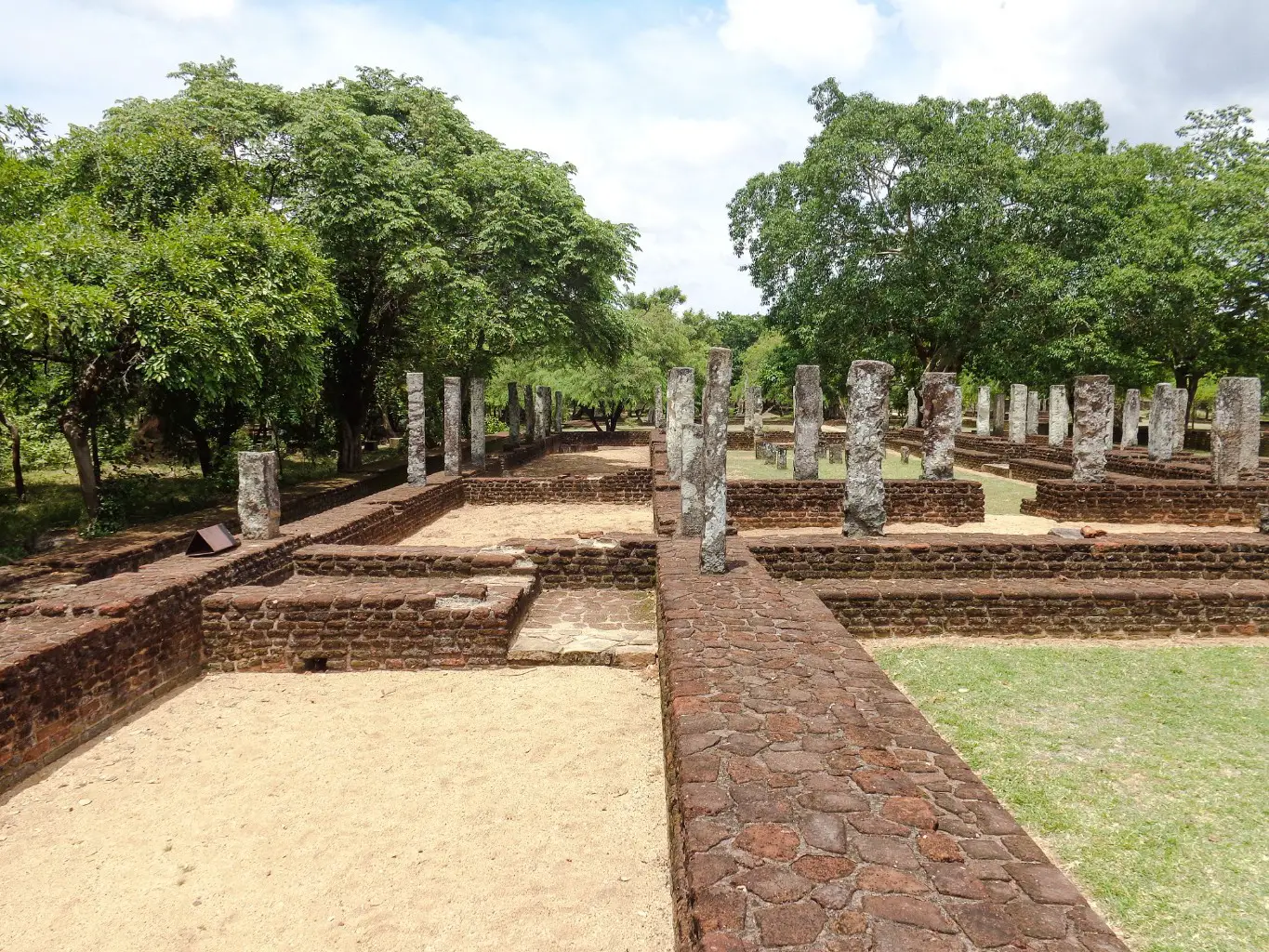 Bikku-Hospital-Ancient-City-of-Polonnaruwa