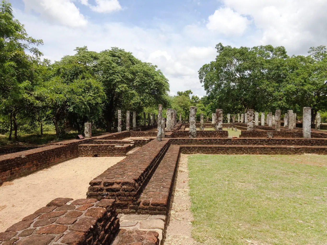 Monastic-Hospital-Ancient-City-of-Polonnaruwa-2