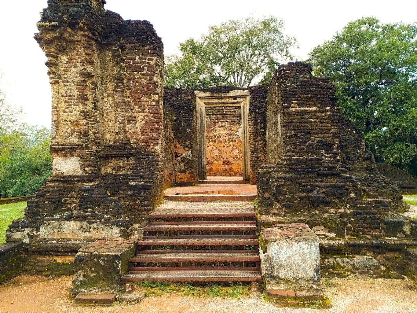 Pothgul Vehera - Polonnaruwa