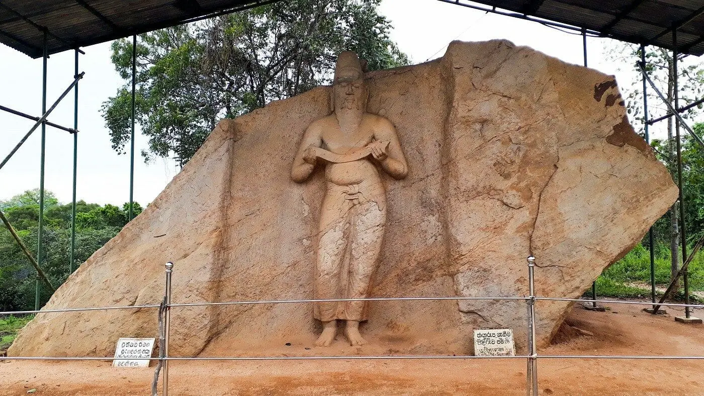Statue of King Parakramabahu - Pulathisi Pilimaya