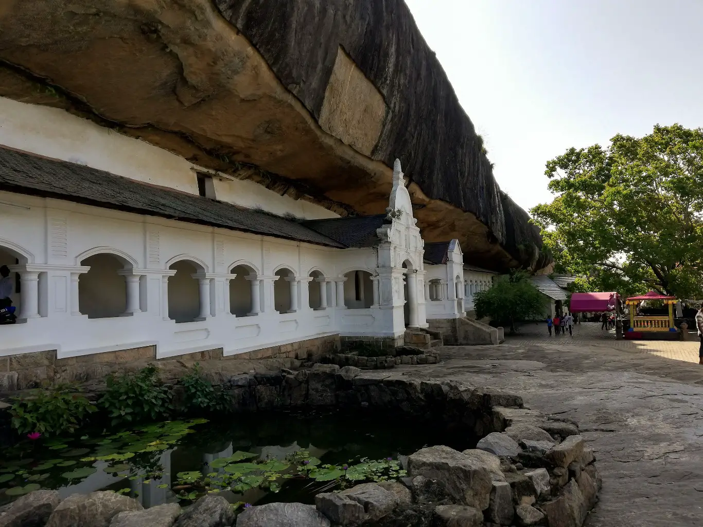 Rangiri-Dambulu-Rajamaha-Viharaya-2