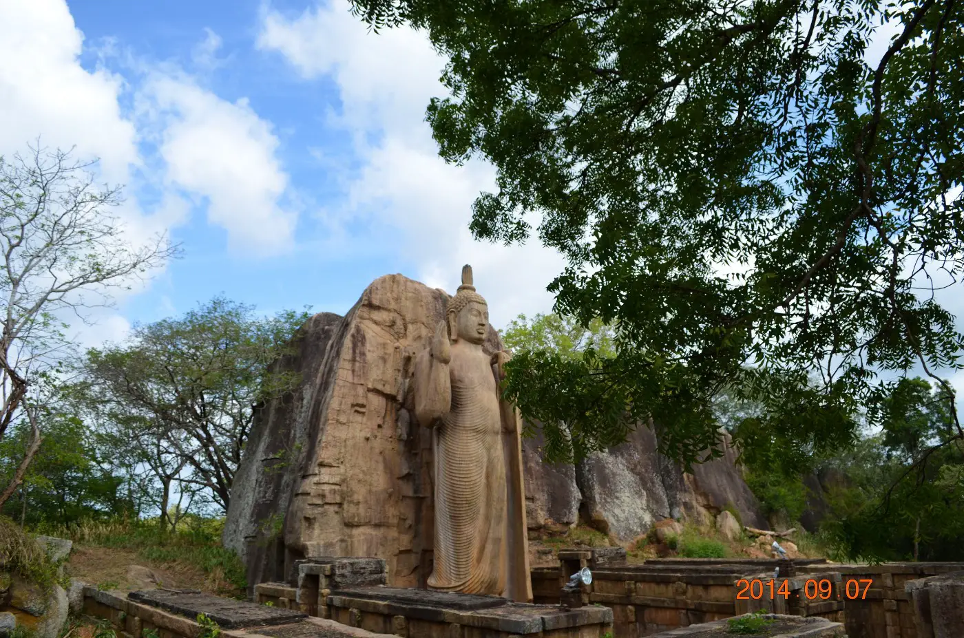 Avukana-Buddha-Statue-3